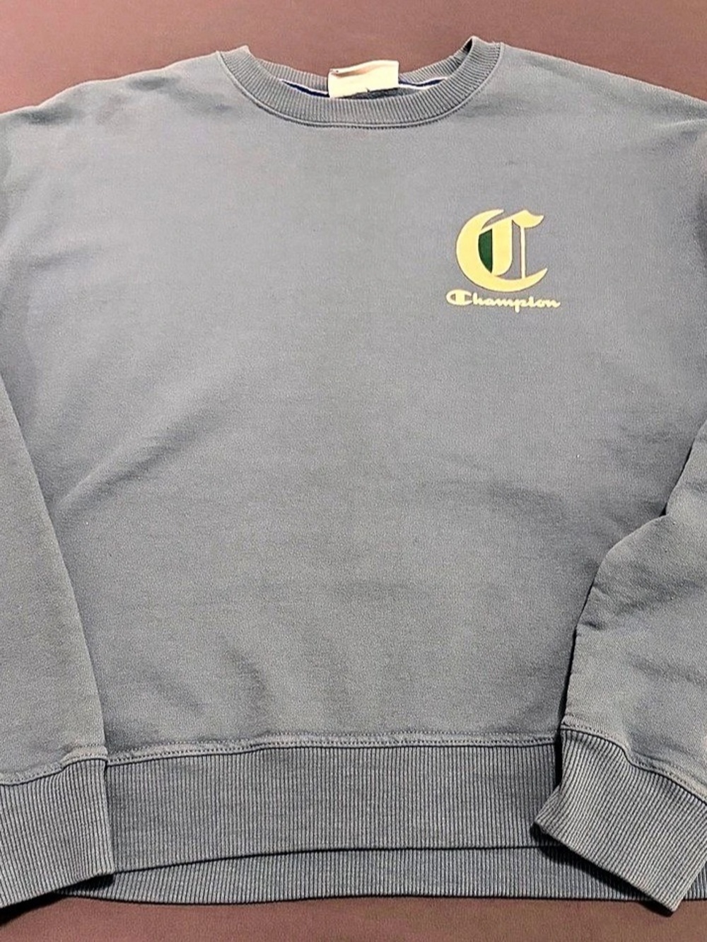Champion Woman’s Crewneck Sweatshirt Size Medium